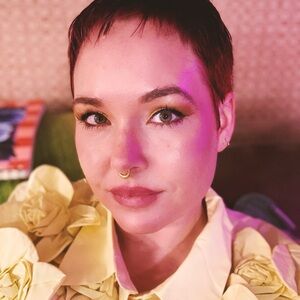 Meet your Posher, Elise